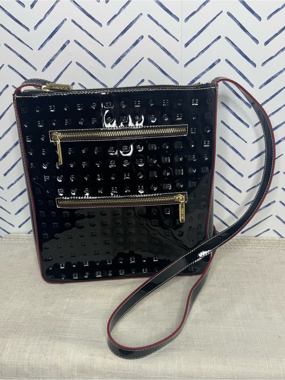 Acadia Black Patent Leather Messenger Style Bag *mint crossbody shoulder bag